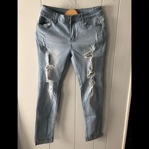 Distressed Boyfriend Jeans 👖